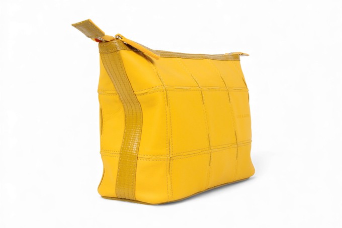 Cosmetics Case / Toiletry Bag | Leather & Fire-hose from Elvis & Kresse