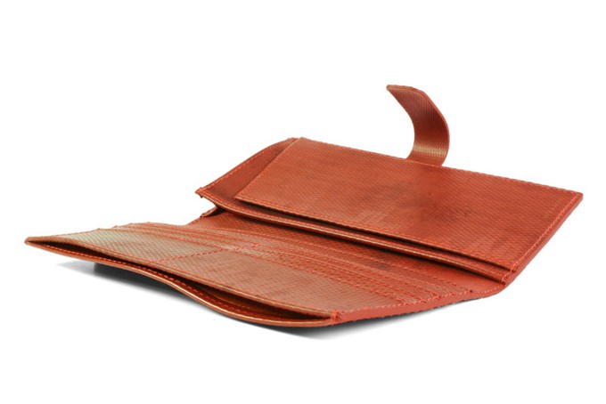Travel Wallet | Leather & Fire-hose from Elvis & Kresse