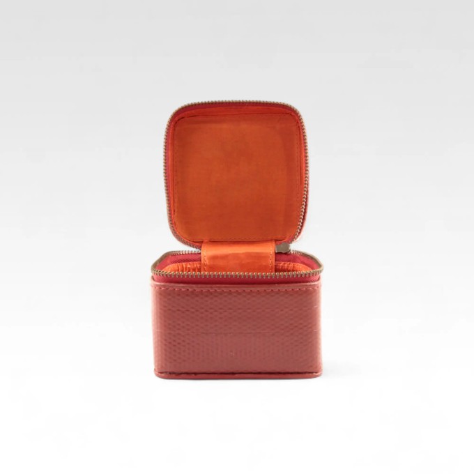 Medium Box | Leather & Fire-hose from Elvis & Kresse