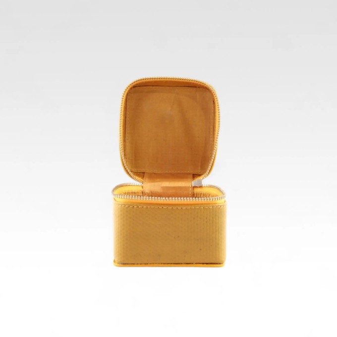 Medium Box | Leather & Fire-hose from Elvis & Kresse