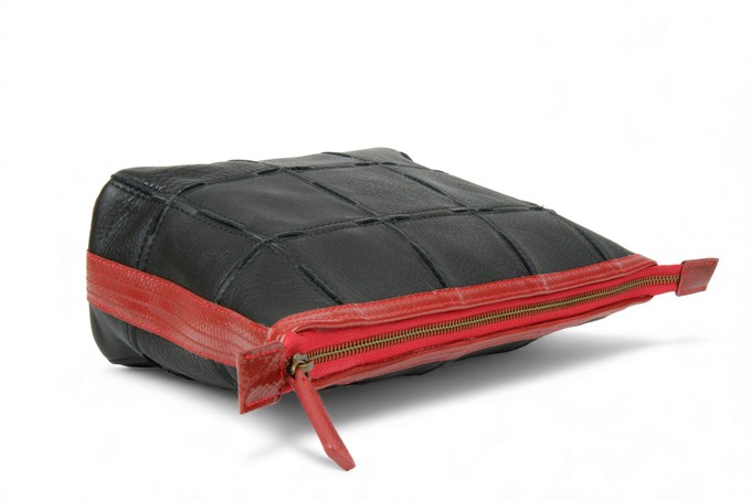 Cosmetics Case / Toiletry Bag | Leather & Fire-hose from Elvis & Kresse