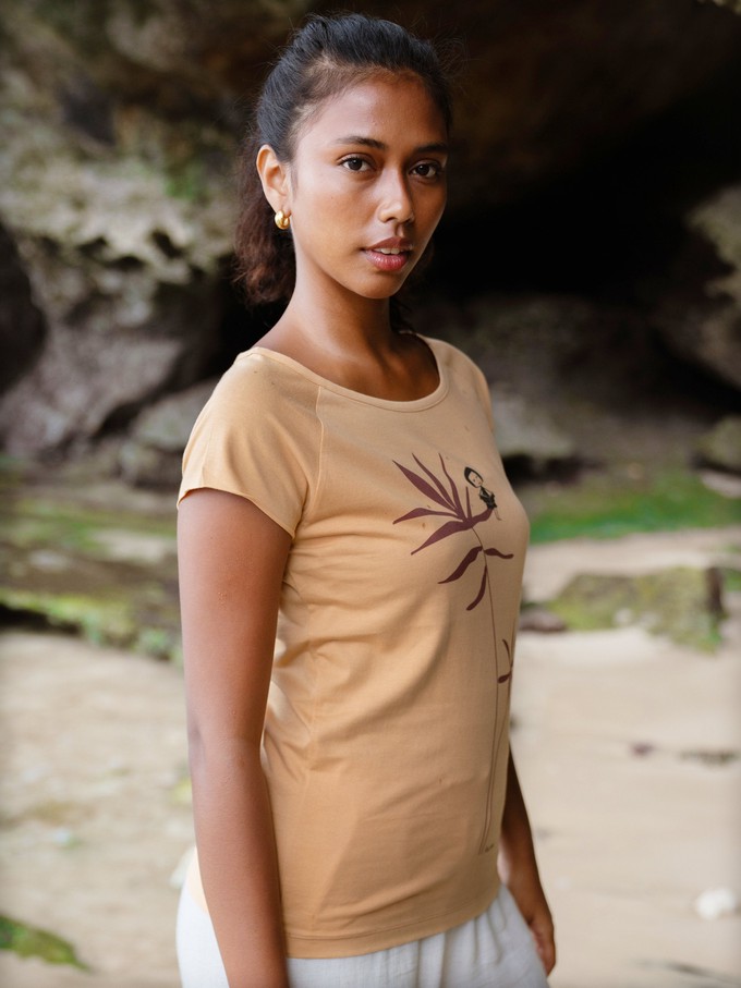 Reading Palm Girl Cap Sleeve clay from FellHerz T-Shirts - bio, fair & vegan