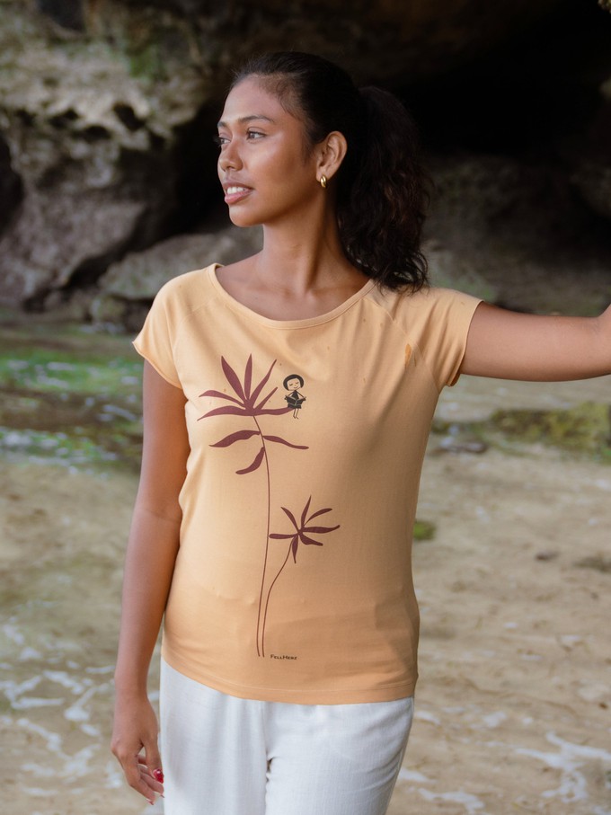 Reading Palm Girl Cap Sleeve clay from FellHerz T-Shirts - bio, fair & vegan