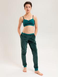 Organic velour pants Hygge smaragd (green) / pine (green) via Frija Omina