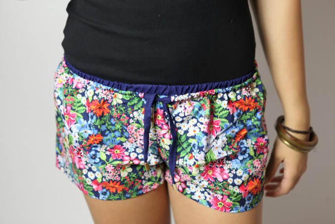 Orgnaic Shorts Smölla allover flowers from Frija Omina