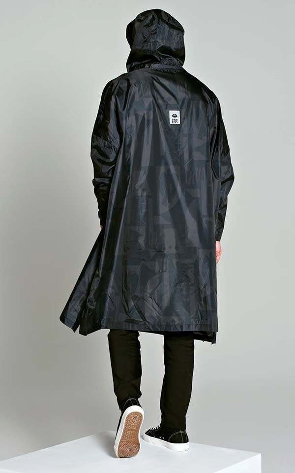 Poncho Back to black from Het Faire Oosten