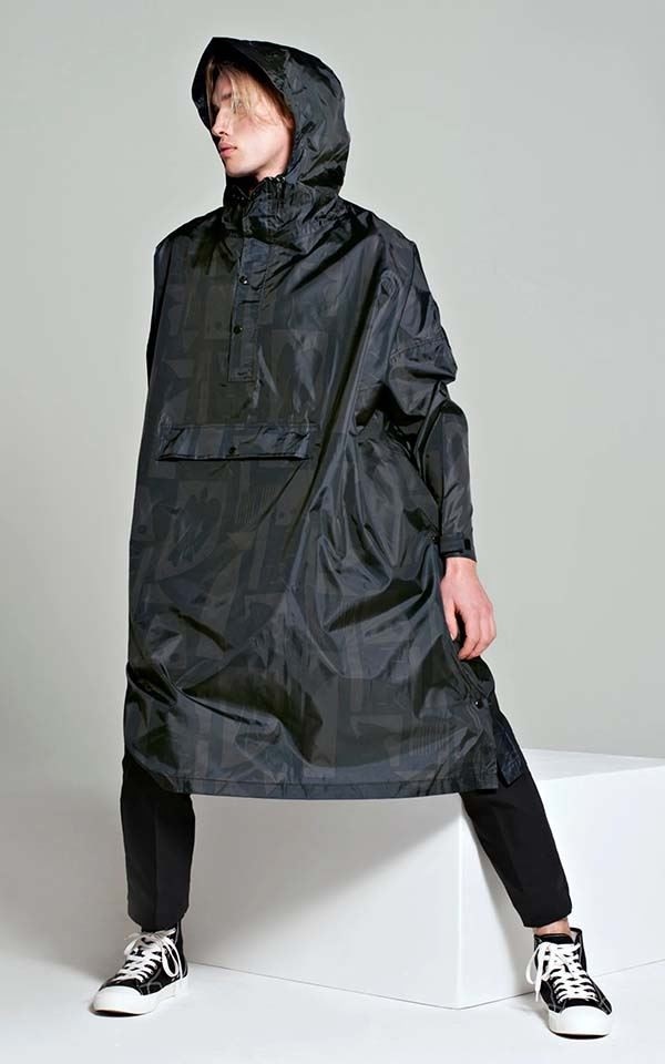 Poncho Back to black from Het Faire Oosten