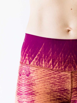 Yoga Pants Winddrawings Red from Hoessee