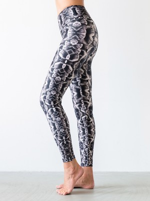 Yoga Pants Mytilus Shadows from Hoessee