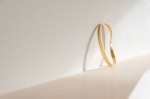 Swirling wind bangle bracelet silver from Julia Otilia