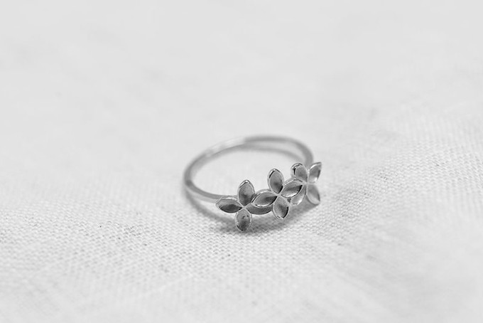 Floral mist ring silver from Julia Otilia