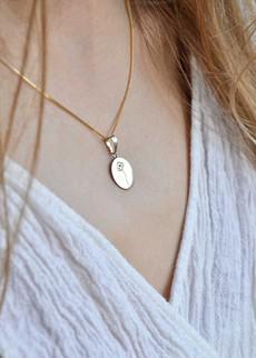 Graceful Poppy pendant via Julia Otilia
