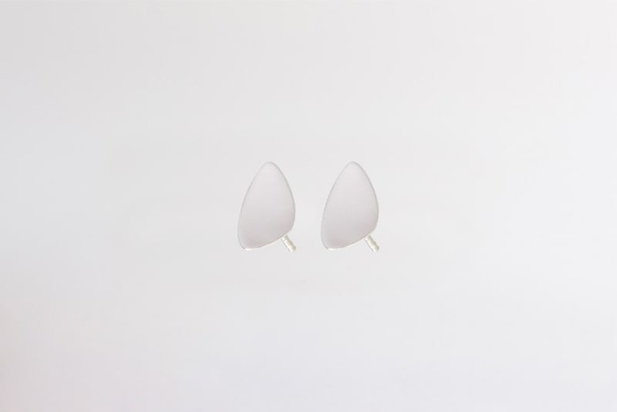 Dainty Pebble stud earrings silver | matte finish from Julia Otilia