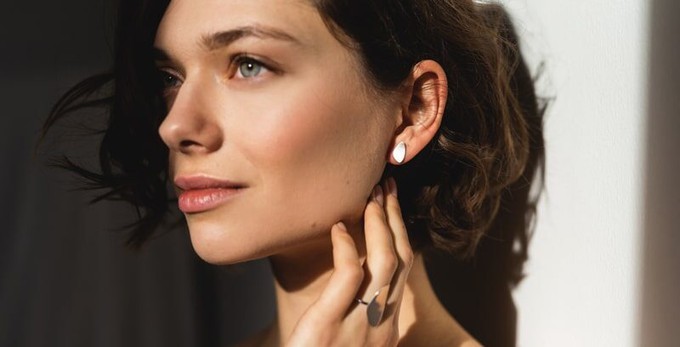 Dainty Pebble stud earrings silver | matte finish from Julia Otilia