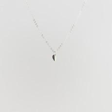 Mini leaf necklace silver via Julia Otilia