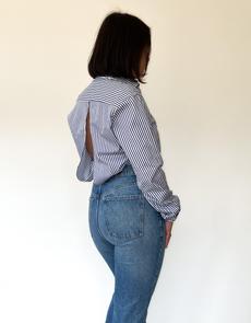 Cropped open back blouse with straps and puffy sleeve - striped blue/white via JUNGL