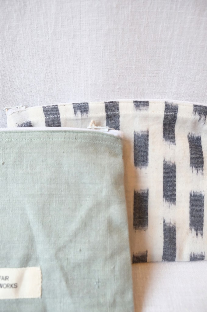 Cotton pouch Thanjavur Mint/ Ikat White from Jyoti - Fair Works