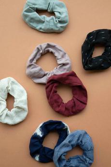 Upcycling hair tie Hemanth colorful via Jyoti - Fair Works