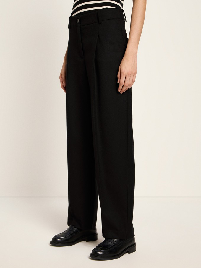 pleated trousers (GOTS) from LANIUS