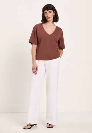 V-neck shirt (GOTS) from LANIUS