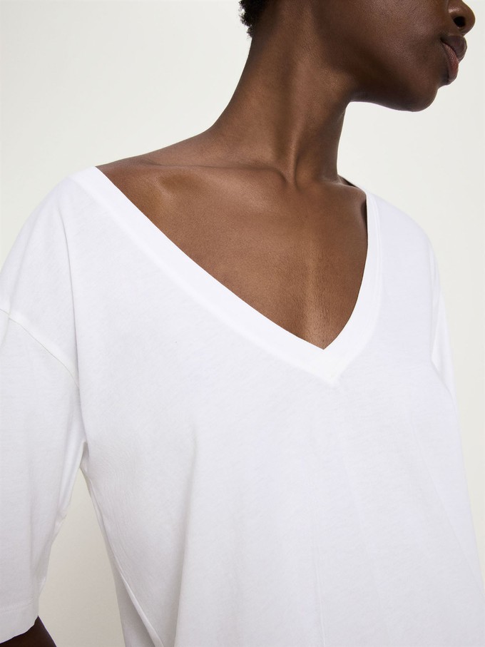 V-neck shirt (GOTS) from LANIUS