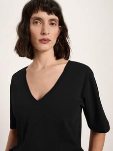 V-neck shirt (GOTS) via LANIUS