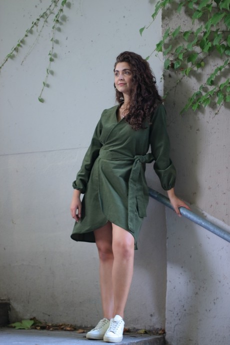 Kruidenkleed uit Bio-Baumwolle – Nachhaltiges Wickelkleed uit Cord – groen Winterkleed