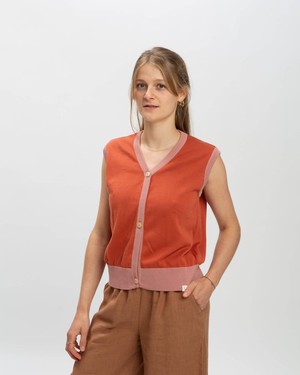 Buttoned Vest magma from Matona