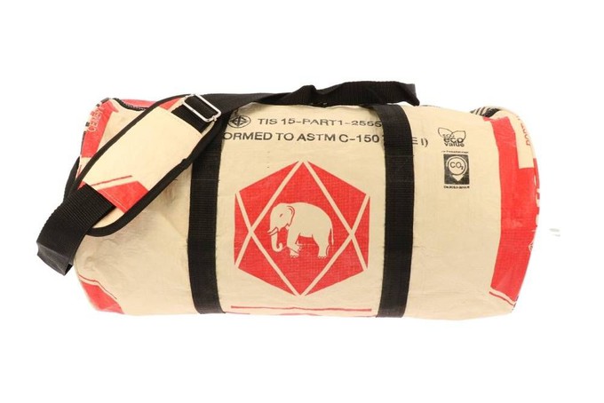 Weekend- of sporttas 31 L van gerecyclede cementzakken - Jumbo M olifant from MoreThanHip