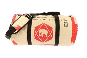 Weekend- of sporttas 31 L van gerecyclede cementzakken - Jumbo M olifant from MoreThanHip