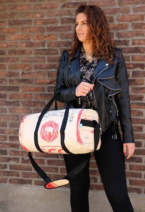 Weekend- of sporttas 31 L van gerecyclede cementzakken - Jumbo M olifant from MoreThanHip