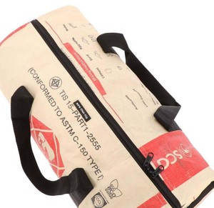 Weekend- of sporttas 31 L van gerecyclede cementzakken - Jumbo M olifant from MoreThanHip