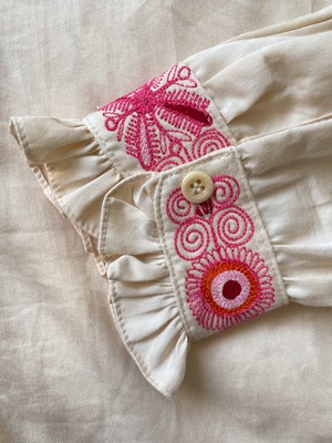 Vilma shirt pink embroidery from Moyocoyo