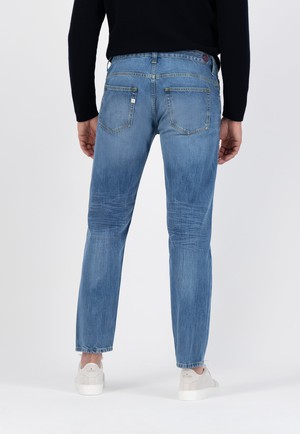 Regular Dunn Stretch - Medium Worn from Mud Jeans
