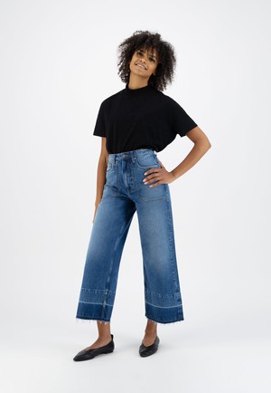 Sara Works Cropped - Medium Stone from Mud Jeans