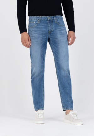 Regular Dunn Stretch - Medium Worn from Mud Jeans