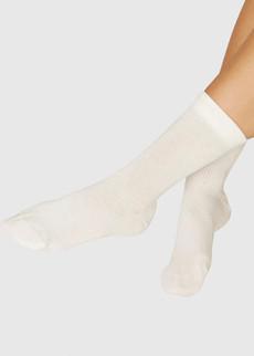 Chaussettes côtelées en coton bio ivoire via Olly