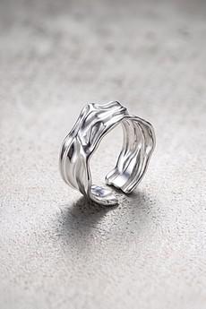 The Sculpted Wave Ring via organsk
