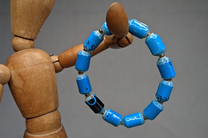 Bracelet made of cylindrical paper beads "Kribi" from PEARLS OF AFRICA