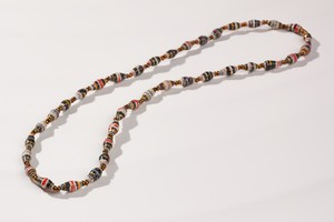 Short, fine necklace with paper beads "La Petite Malaika" from PEARLS OF AFRICA