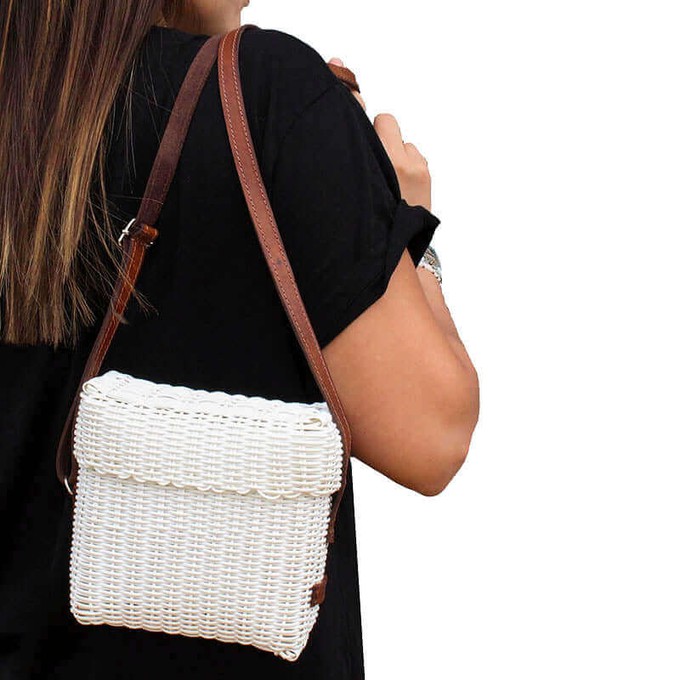 Small Bag Ivory White - Handmade of Recycle Plastic from Quetzal Artisan