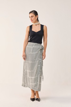 Regular Sweetheart Neck Top in Black from Reistor