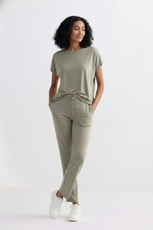 Relaxed Tee in Olive from Reistor