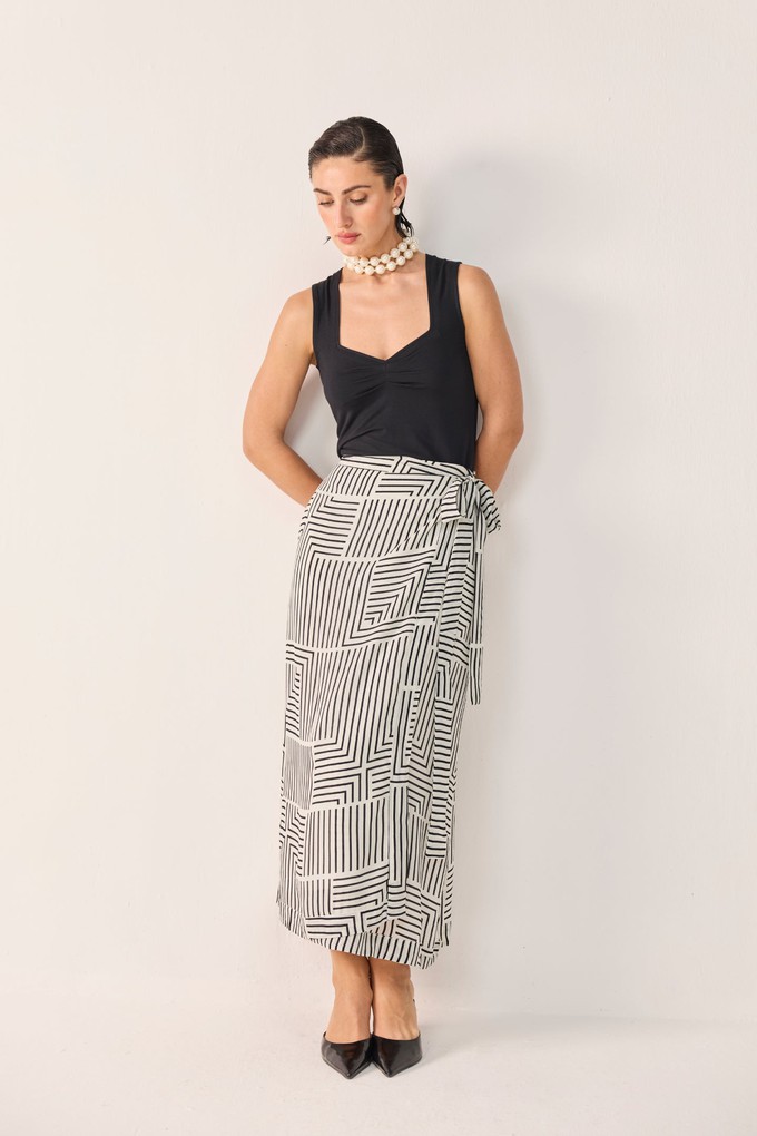 Regular Sweetheart Neck Top in Black from Reistor