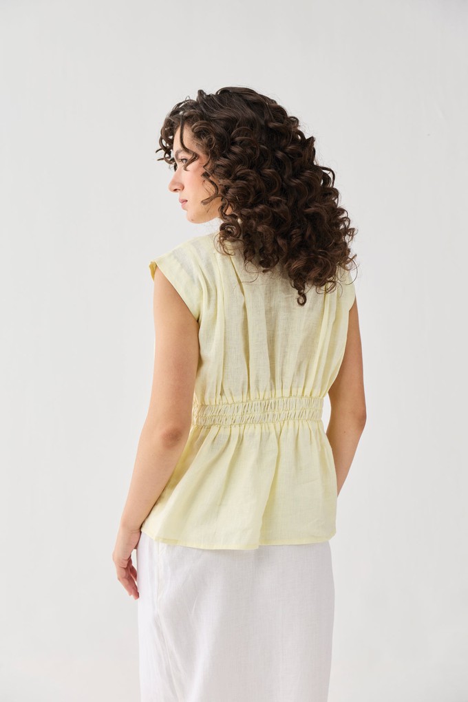 V-neck Overlap Top in Butter Lemon from Reistor