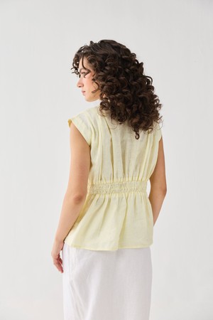 V-neck Overlap Top in Butter Lemon from Reistor