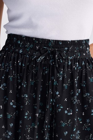 Drawstring Short Skirt in Dark Blue Florals from Reistor