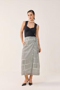 Regular Sweetheart Neck Top in Black via Reistor