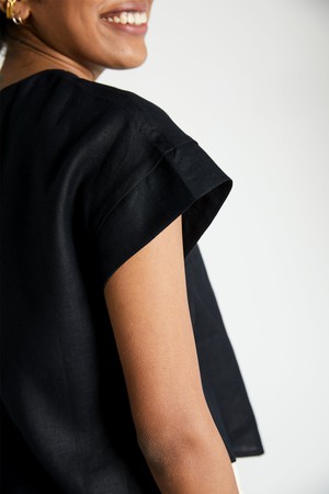 Sandcastle Saturdays Top in Black from Reistor