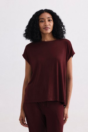 Relaxed Tee in Merlot from Reistor